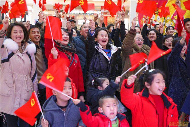 周星驰是一代人的标志，却又为何会惹人不满？游戏画面