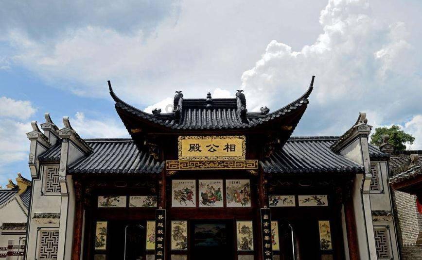 一山有四季,十里不同天,像钢钉一样扎根在雪域高原